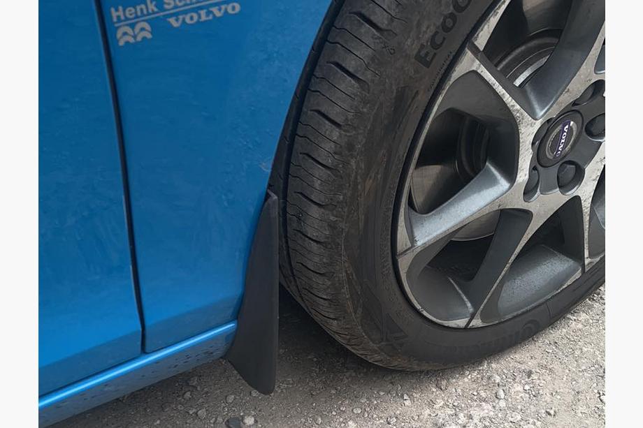 Volvo V40 2012– Roiskeläpät Premium (2012-2016, 4 kpl) Image