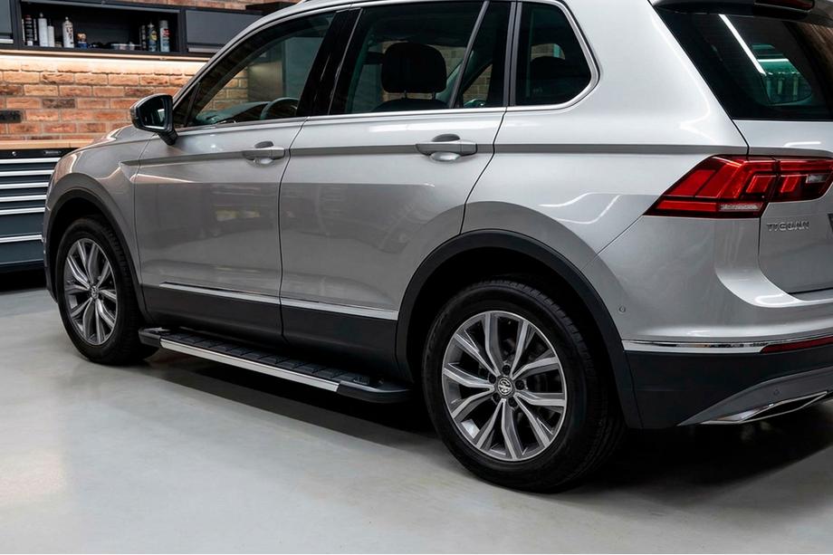 Volkswagen Tiguan 2016–2023 Sivukynnykset RedLine V1 (2 kpl, alumiini) Image