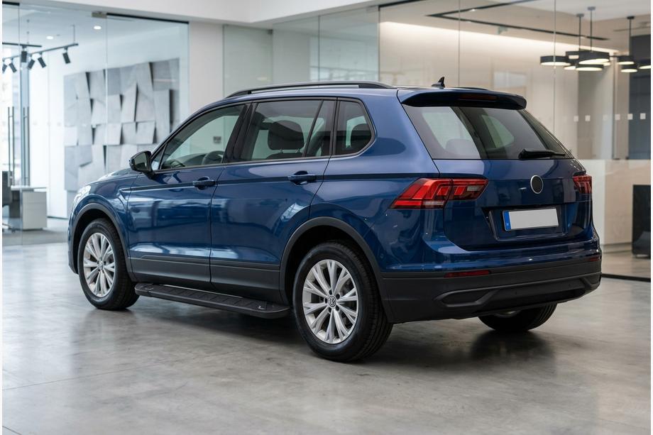 Volkswagen Tiguan 2016–2023 RedLine Black sivuporrastangot (2 kpl, alumiini) Kuva 1
