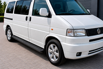 Volkswagen T4 Caravelle/Multivan 1990–2003 Tayga Black sivuaskelmat (2 kpl, alumiini) Lyhyt akseliväli kuva 1