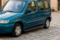 Peugeot Partner 1996–2008 Tayga Black sivuaskelmat (2 kpl, alumiini) kuva 1