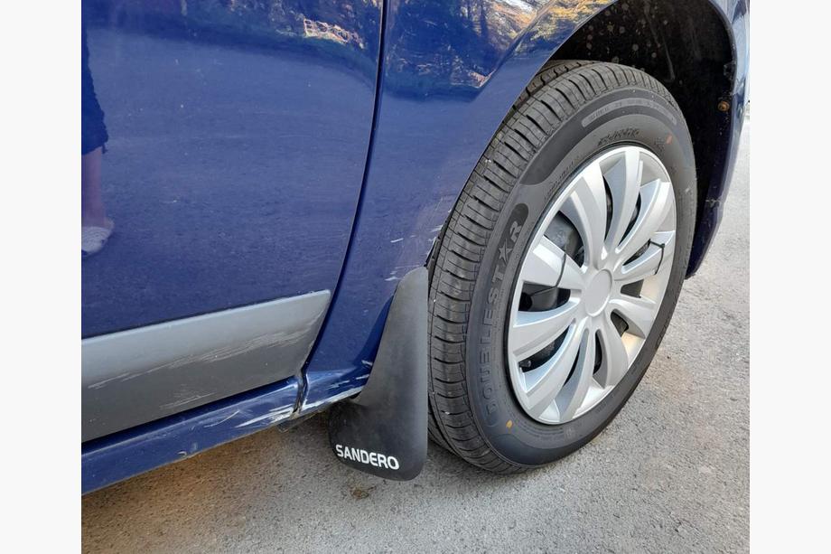 Dacia Sandero 2007–2013 Eturoiskeläpät (2 kpl) Image