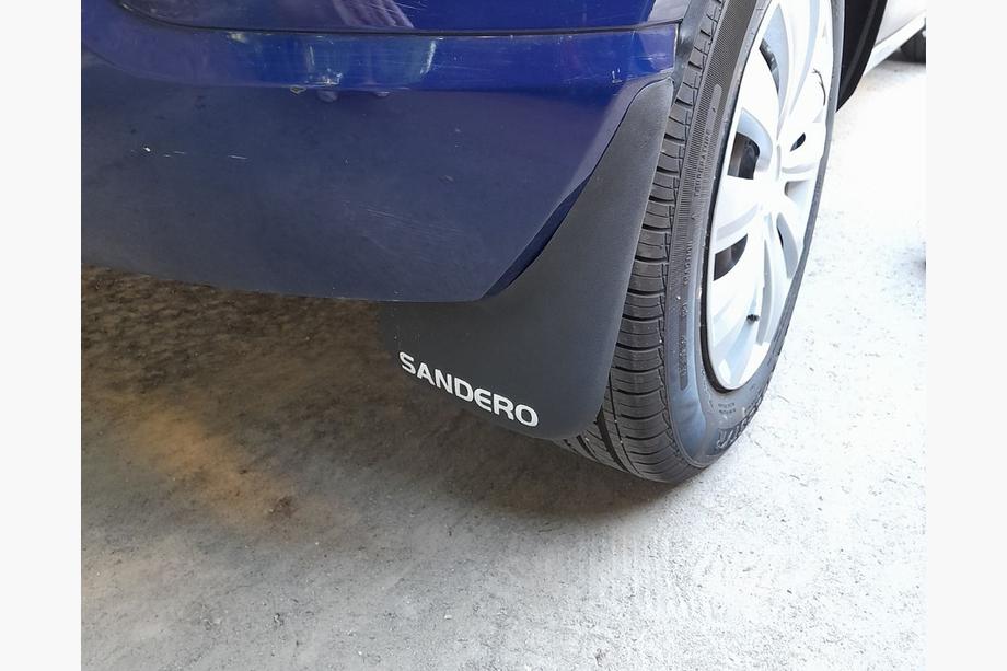 Dacia Sandero 2007–2013 Takaroiskeläpät (2 kpl.) Image