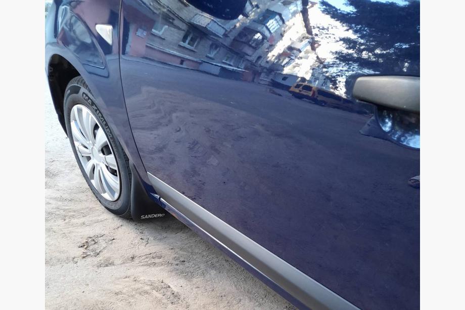 Renault Sandero 2007–2013 Eturoiskeläpät (2 kpl) Kuva 4