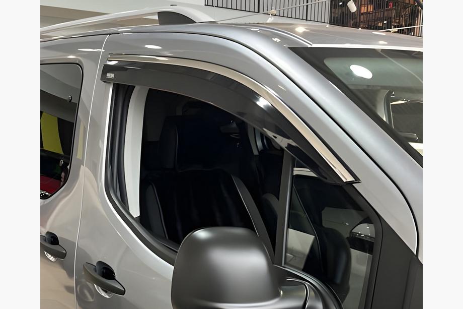 Peugeot Partner/Rifter 2019– Ikkunatuuliohjaimet kromilistalla (2 kpl, Niken) Image
