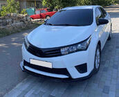 Toyota Corolla 2013–2019 Etupuskurin lip (musta) kuva 1
