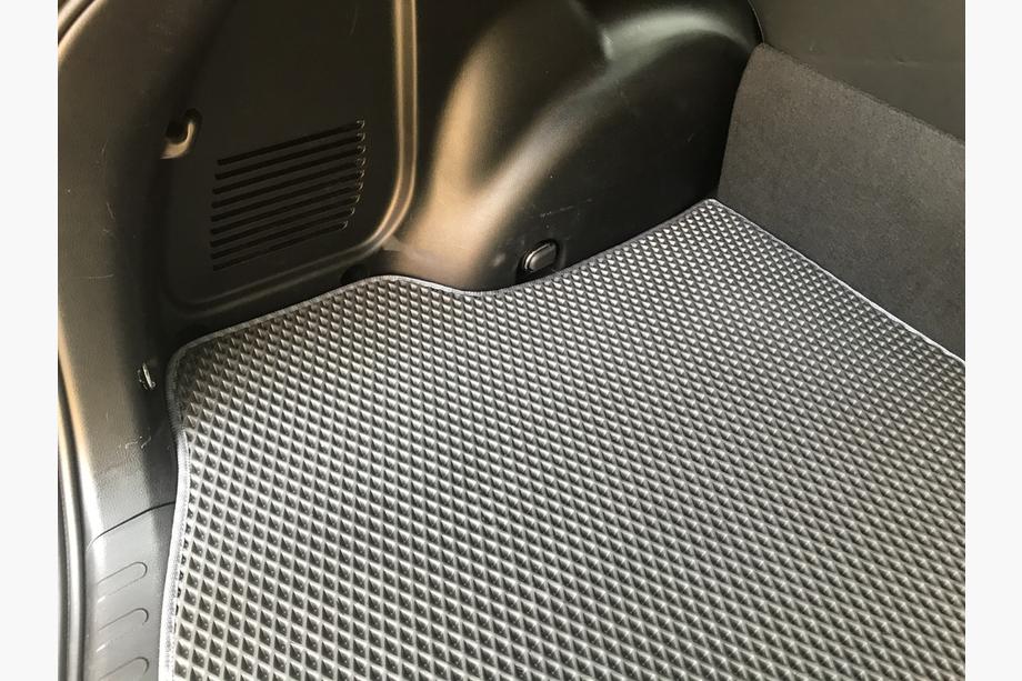 Toyota Rav 4 2013–2018 Tavaratilan matto tilapäisvararenkaalle (EVA, musta) Kuva 2
