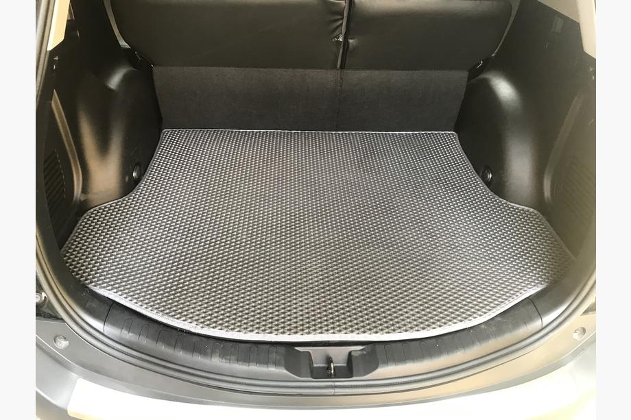 Toyota Rav 4 2013–2018 Tavaratilan matto tilapäisvararenkaalle (EVA, musta) Kuva 3
