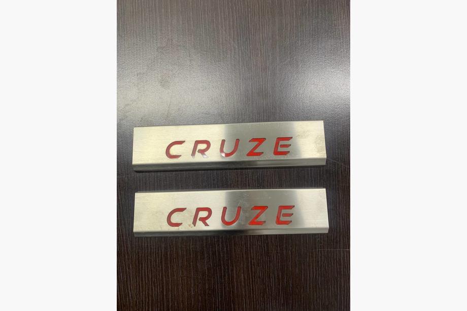 Chevrolet Cruze 2009–2015 POISTO! Kynnyslistat (2 kpl, punaiset) Image