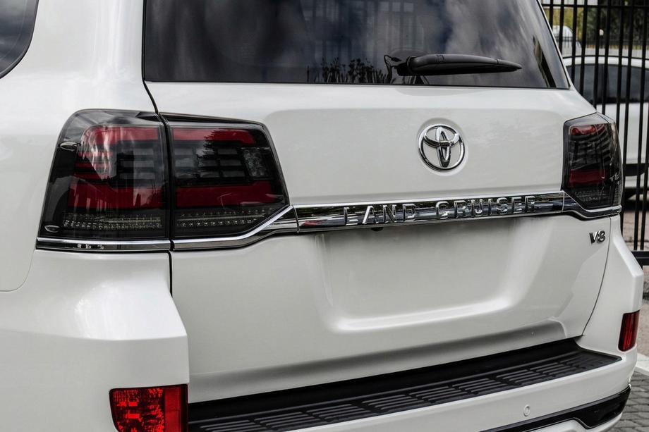Toyota Land Cruiser 200 2007–2021 Takavalot 2016-2021 (Sequential Red) Image