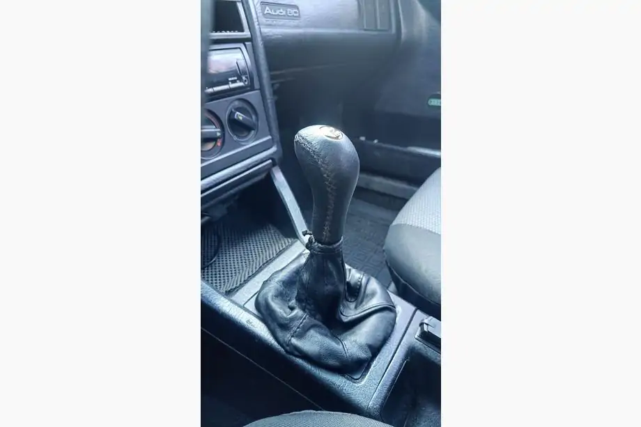 Audi Vaihteistonuppi V2 (nahka) Kuva 5