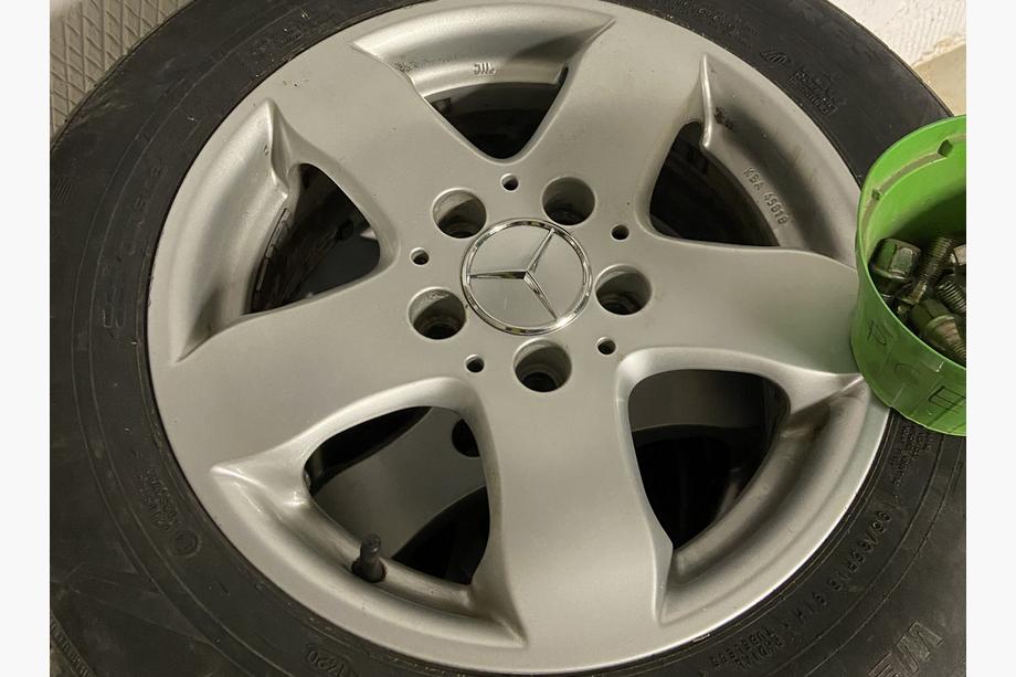 Mercedes-Benz Vanteiden keskikapselit 75/71 mm ilman rengasta (4 kpl, harmaa) Kuva 2