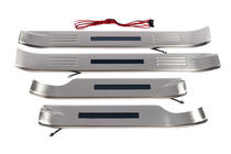 Toyota Land Cruiser 200 2007–2021 Valaistut sisäpuolen ovikynnyslistat (4 kpl) kuva 2