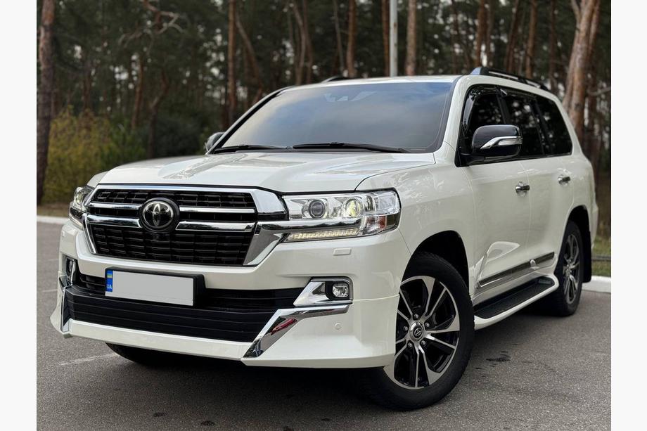 Toyota Land Cruiser 200 2007–2021 Korisarja 2016-2021 (Executive 2021) Valkoinen väri Kuva 29