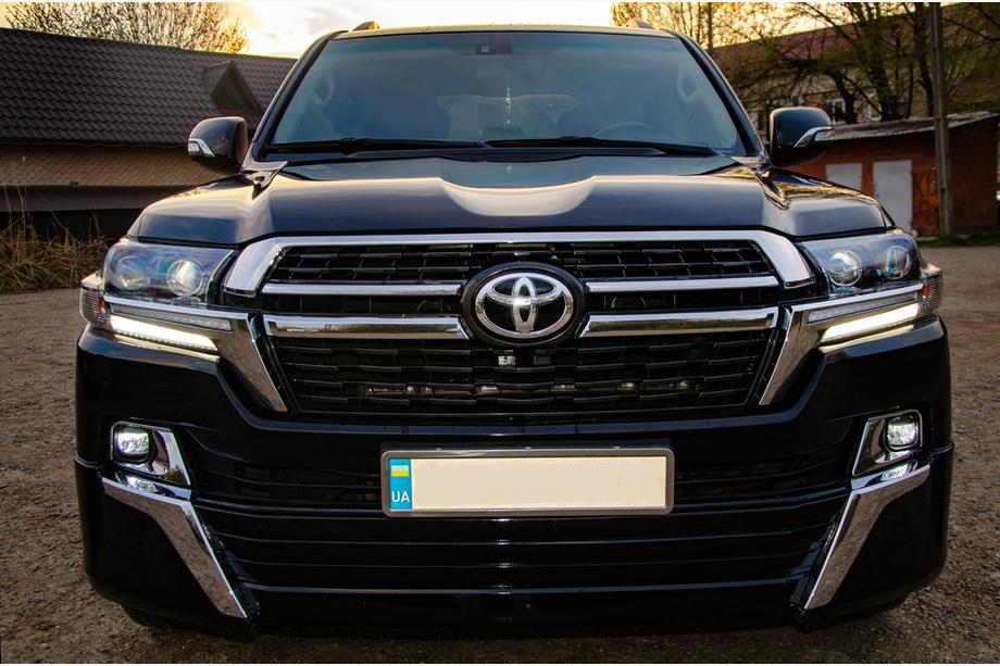 Toyota Land Cruiser 200 2007–2021 Korisarja 2016-2021 (Executive 2021) Valkoinen väri Kuva 15
