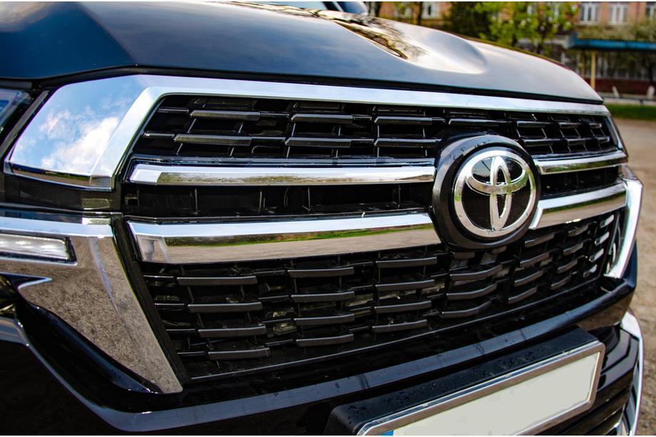 Toyota Land Cruiser 200 2007–2021 Korisarja 2016-2021 (Executive 2021) Valkoinen väri Kuva 16