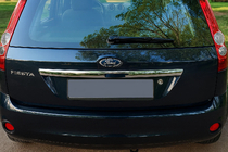 Ford Fiesta 2002–2008 Rekisterikilven ylälista (ruostumaton teräs) Carmos - turkkilainen teräs kuva 1