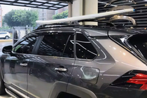 Toyota Rav 4 2019–2025 OEM-poikkitangot integroiduille kattokaiteille (2 kpl) kuva 4