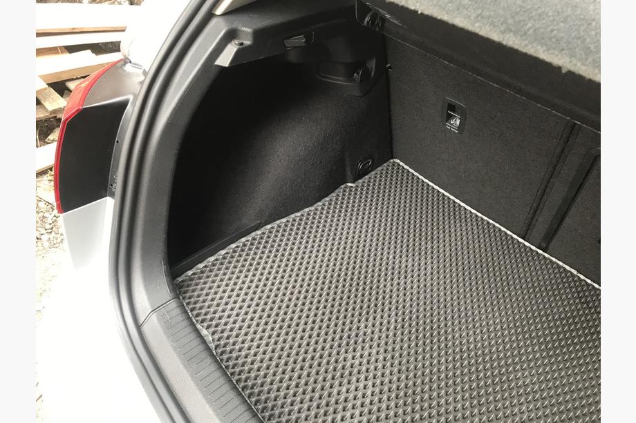 Volkswagen Golf 7/E-Golf 2012–2020 Tavaratilan matto (HB, EVA, musta) Image