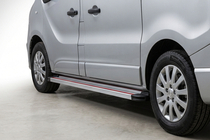 Renault Trafic 2015– Sivuporrassarja Maya Red-Grey (2 kpl, alumiini) kuva 1