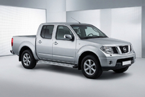 Nissan Navara 2006–2015 Sivuporrassarja Maya V4 (2 kpl, alumiini) kuva 1