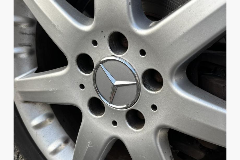 Mercedes-Benz Vanteiden keskikupit 70/75 mm renkaalla (4 kpl, harmaat) Kuva 3