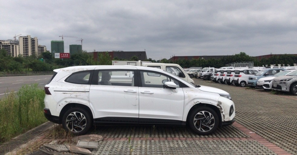 Hyundai esittelee uuden Custo-minibussin