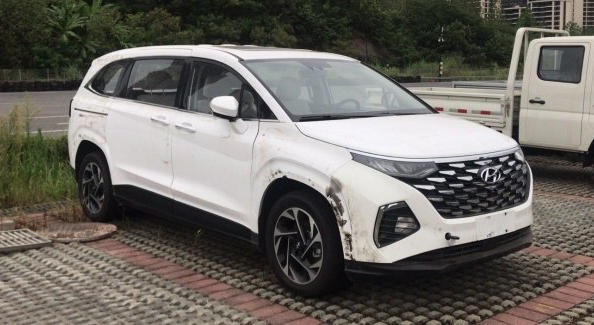Hyundai esittelee uuden Custo-minibussin
