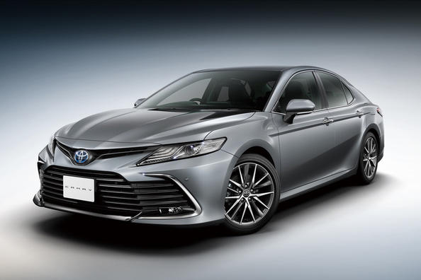 Uudistettu Toyota Camry debytoi Japanissa