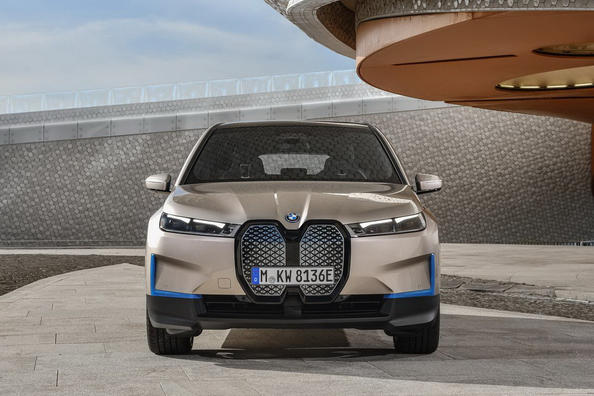 Sähköinen BMW iX -katumaasturi on saksalaismerkin teknologinen lippulaiva