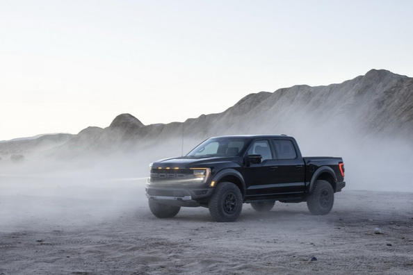 Ford F-150 Raptor esiteltiin päivitettynä versiona