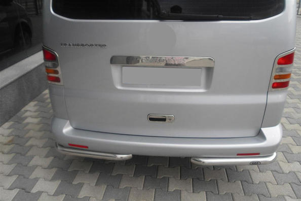 Takapuskurin kaaret Volkswagen T5:een