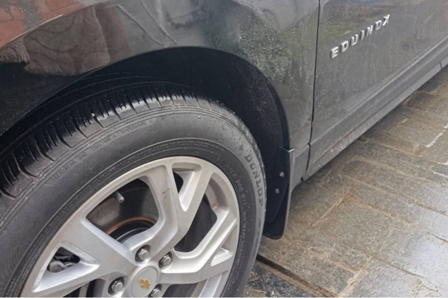 Chevrolet Equinox 2018–2025 Premium-roiskeläpät (4 kpl) Image