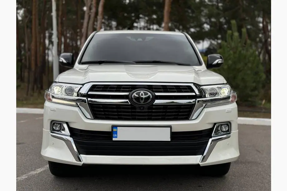 Toyota Land Cruiser 200 2007–2021 Jäähdyttimen säleikkö 2016-2021 (2021 design) Kuva 5