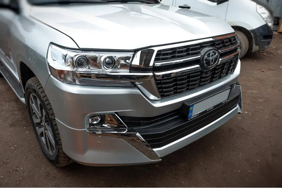 Toyota Land Cruiser 200 2007–2021 Jäähdyttimen säleikkö 2016-2021 (2021 design) Kuva 1