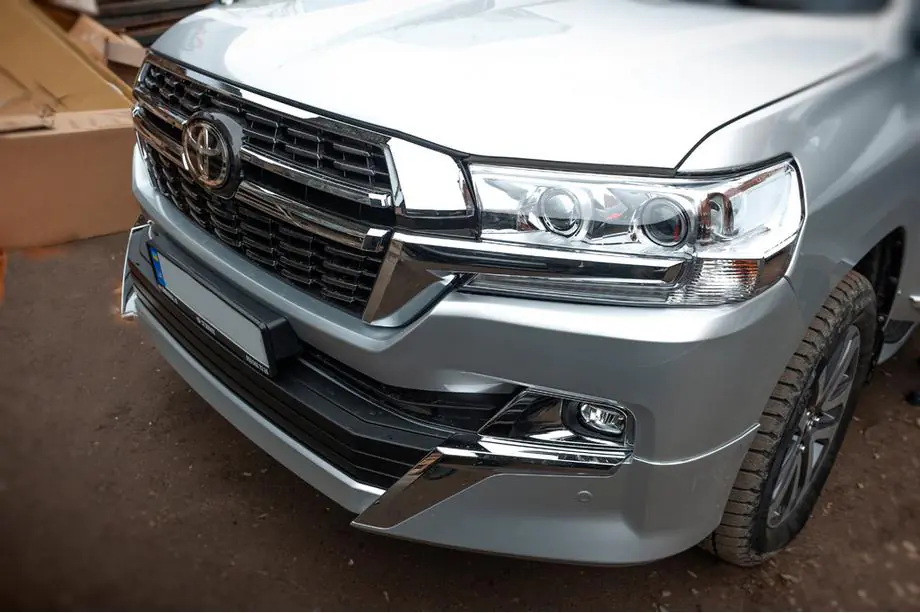 Toyota Land Cruiser 200 2007–2021 Jäähdyttimen säleikkö 2016-2021 (2021 design) Kuva 3