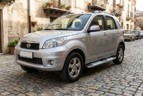 Daihatsu Terios 2006–2017 Mevsim Grey sivuporrastangot (2 kpl, alumiini) kuva 1