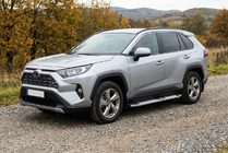 Toyota Rav 4 2019–2025 Mevsim Grey sivuporrastangot (2 kpl, alumiini) kuva 1