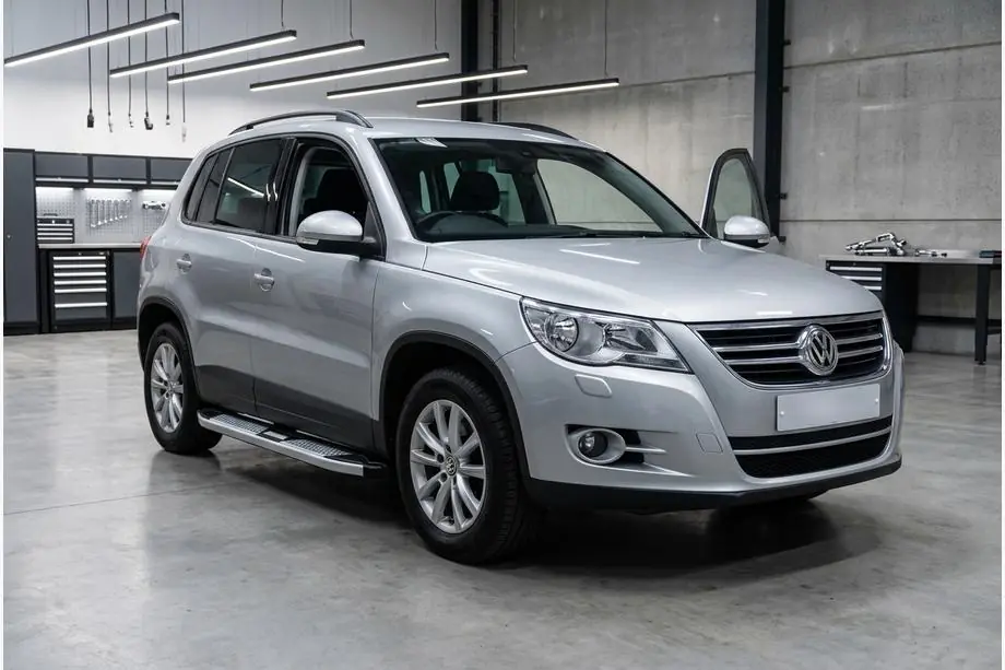Volkswagen Tiguan 2007–2016 Mevsim Grey sivuporrastangot (2 kpl, alumiini) Kuva 1