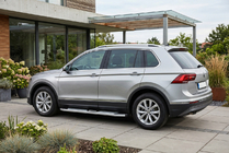 Volkswagen Tiguan 2016–2023 Mevsim Grey sivuporrastangot (2 kpl, alumiini) kuva 1