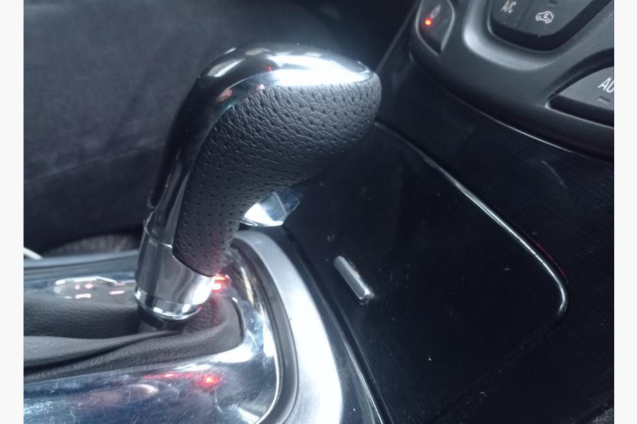 Opel Astra J 2009–2015 Automaattivaihteiston vaihdekepin nuppi (premium tyyppi 2) Kuva 1