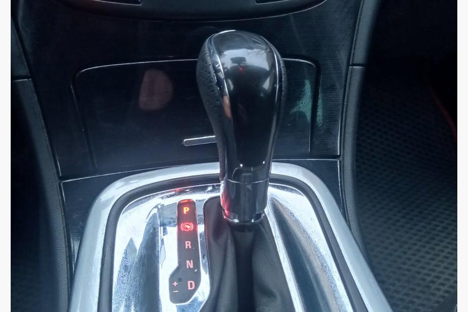 Opel Astra J 2009–2015 Automaattivaihteiston vaihdekepin nuppi (premium tyyppi 2) Kuva 2
