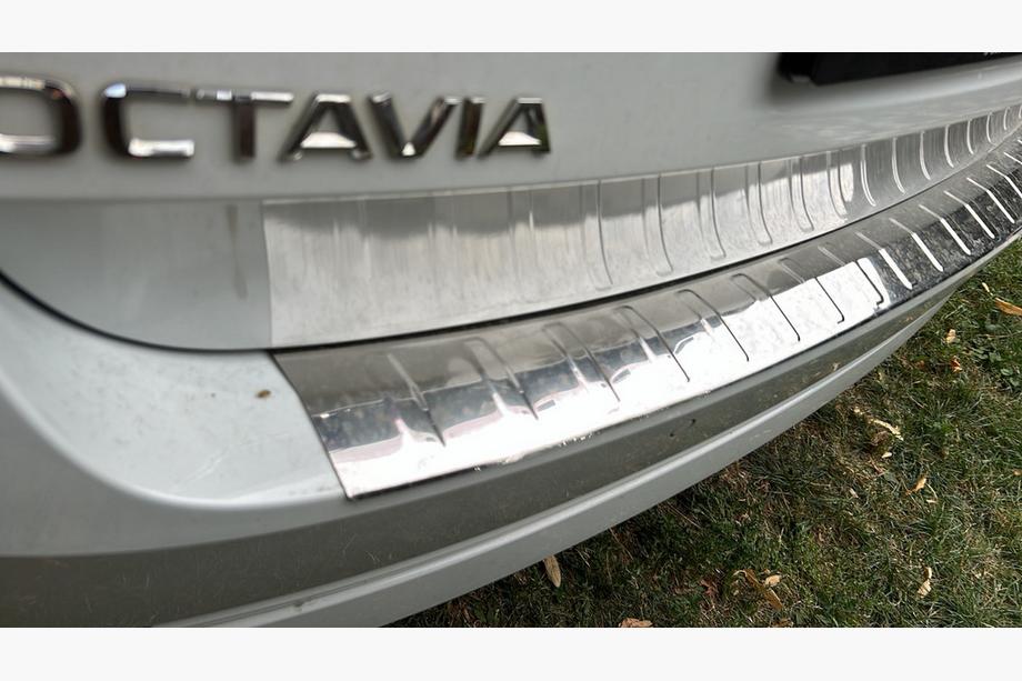 Skoda Octavia IV A8 2020– Takapuskurin suojalista Carmos (SW, ruostumaton teräs) Image