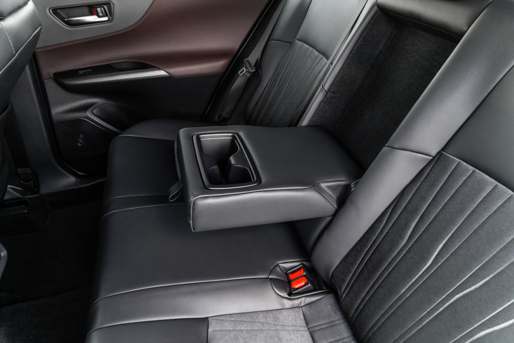 Toyota Venza -hybridicrossoverin koeajo