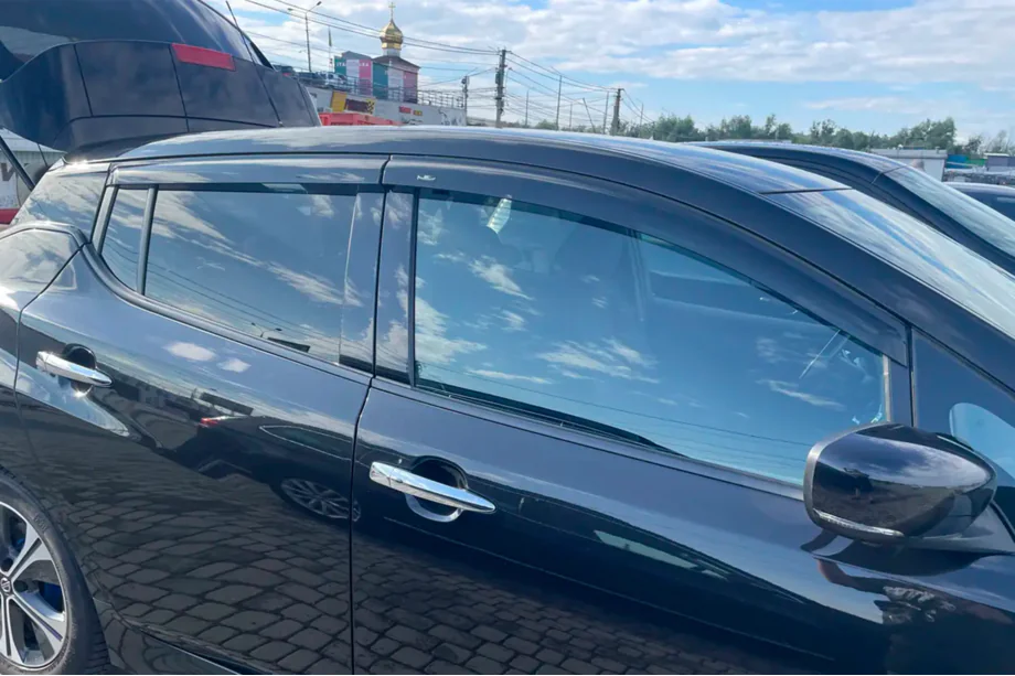 Nissan Leaf 2017– Ikkunadeflektorit (4 kpl, HIC) Kuva 1