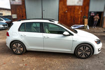 Volkswagen Golf 7/E-Golf 2012–2020 OmsaLine Solid kattokaiteet (2 kpl, mustat) kuva 6