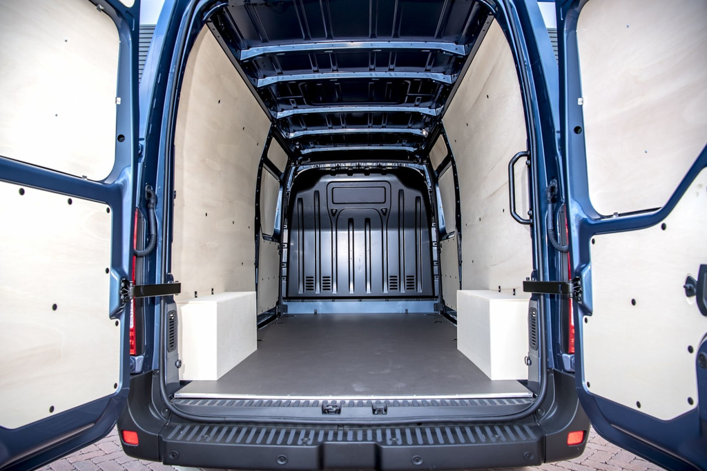 Katsaus uudistettuun Renault Master -pakettiautoon