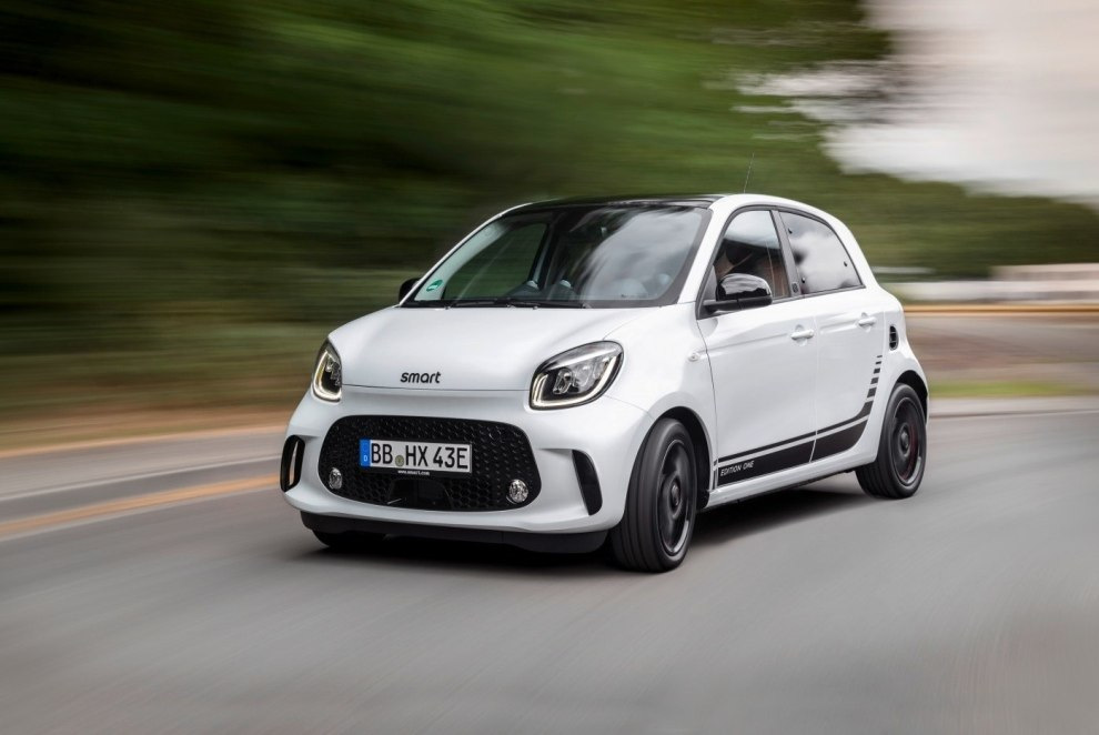 Sähköinen neljäovinen hatchback Smart EQ forfour