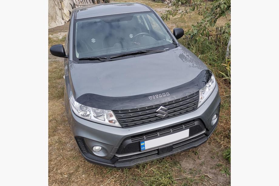 Suzuki Vitara 2015– Konepellin tuuliohjain (VIP) Image