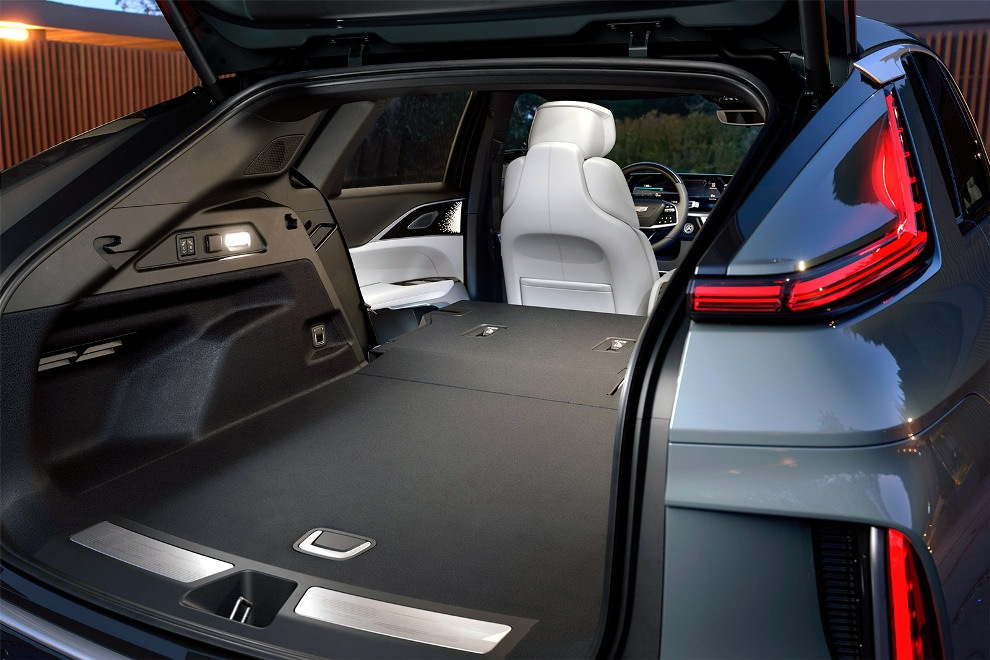 Cadillac Lyriq -crossover on amerikkalaismerkin ensimmäinen sarjasähköauto